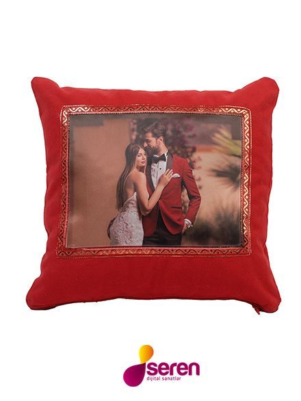 Fotoğraf Baskılı Kırmızı Kare Yastık